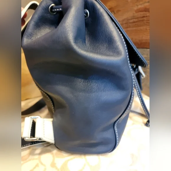 Vintage Coach Y2K (2005) 2 Tone Navy/White Leather Backpack - Picture 7 of 13